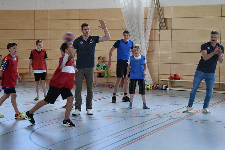 Handballprofis trainierten mit Laurentius-Realschülern